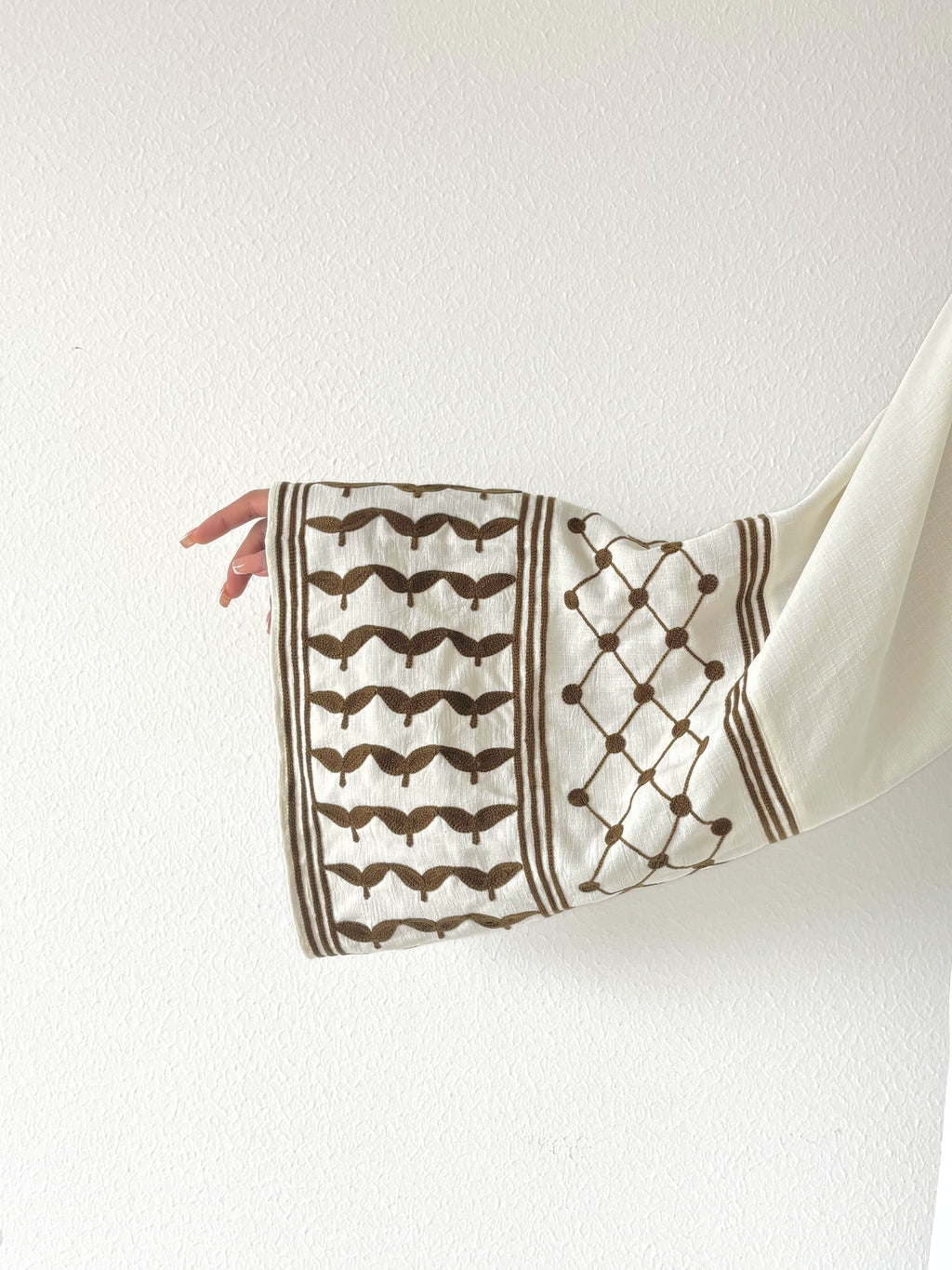 Kefiyyeh Inspired Abaya - White ( Brown Embroidery )